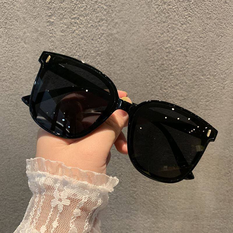 Women's Sunglasses 2022 New Trendy Women's Seaside Temperament Summer Travel Black Sunglasses Female Driver Special Small Face