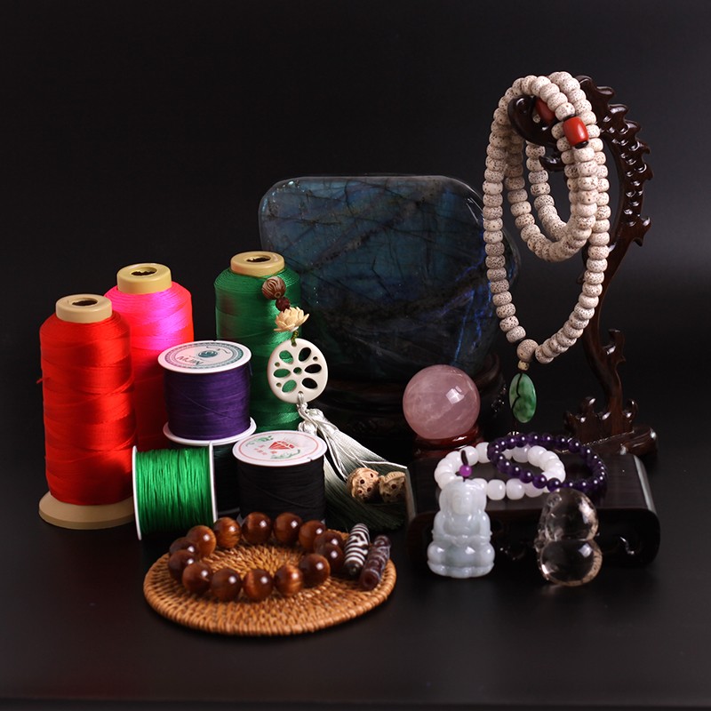 Live broadcast during the day shift to shoot crystal jadeite and Tianyu jewelry accessories