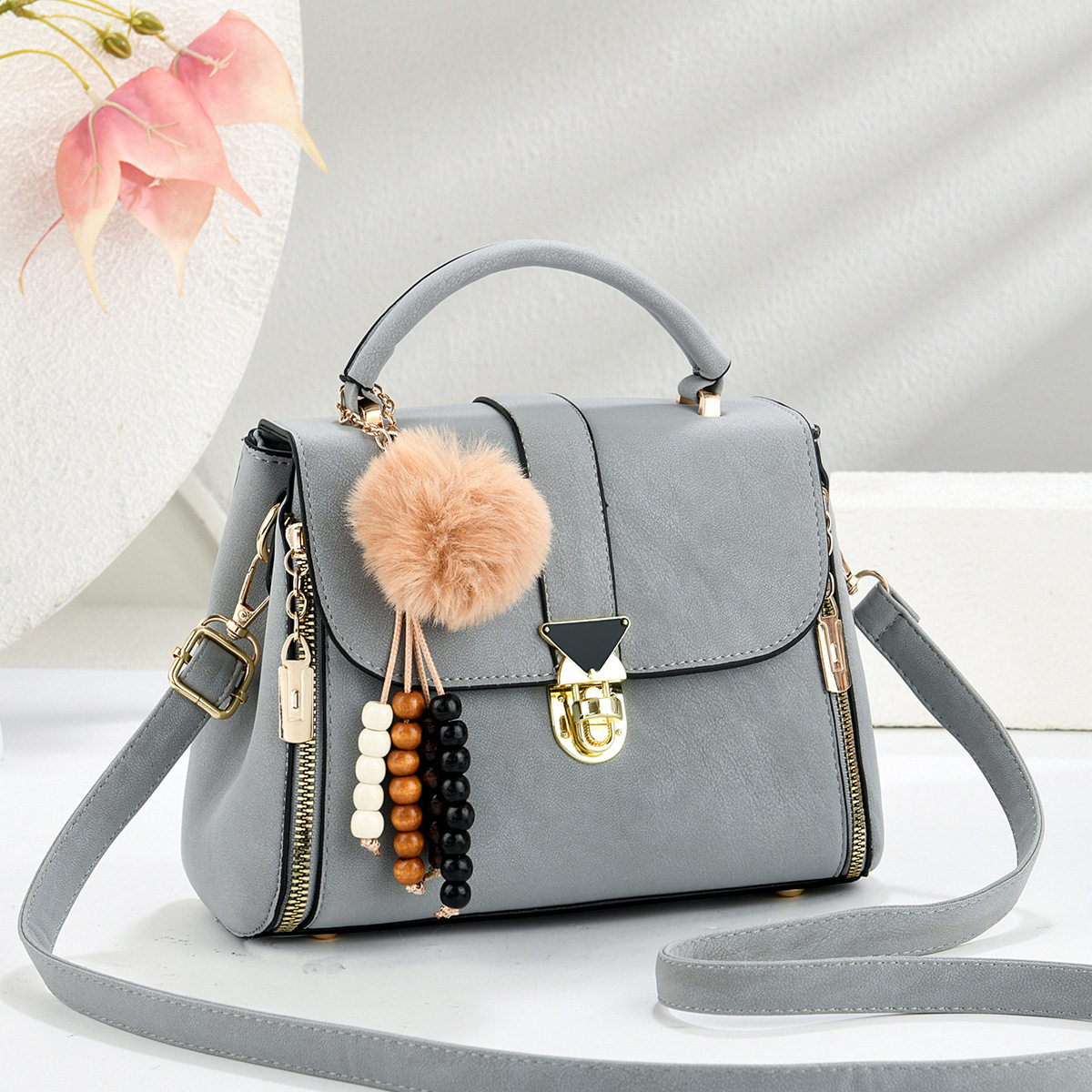 Light Luxury Niche Simple Handbag Small Square Bag for Women Commuting Crossbody Bag 2025 New Trendy Retro Lock Shoulder Bag