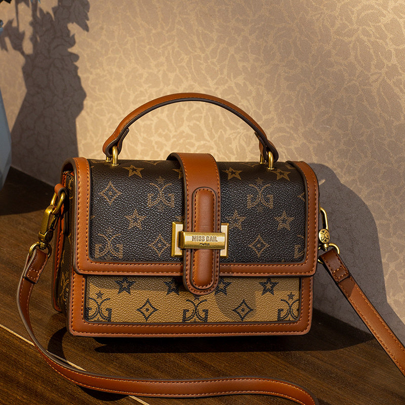 Women's New Bags 2025 High-End Texture Niche Women's Bags Fashionable Versatile Shoulder Crossbody Bag Hand-Held Small Square Bag