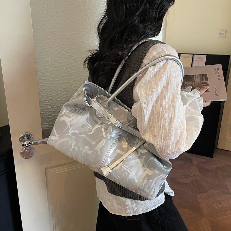 Versatile Large-Capacity Tote Bag Women's Underarm Bag 2025 New Commuter Retro Shoulder Bag Letter Print Large Bag