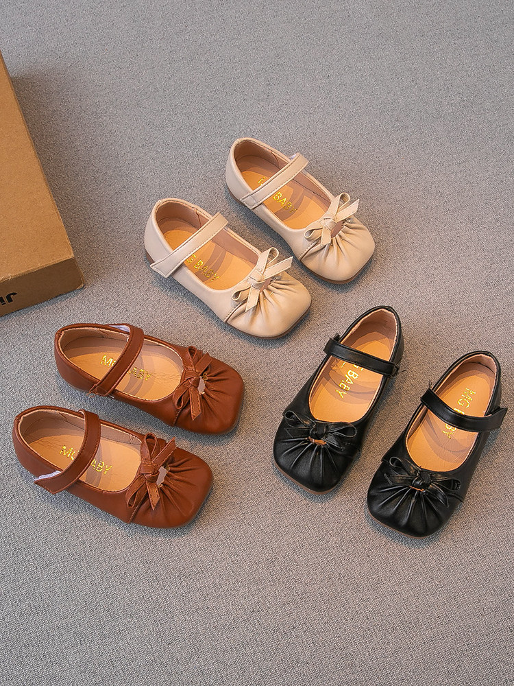 South Korean girl's genuine leather performance fashion small black shoes 2022 Spring and autumn new women's baby flat beans with small leather shoes