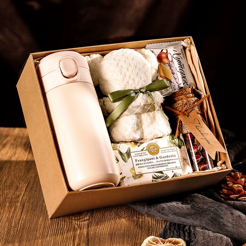 Свадьба высокая -одаренная девочка подружки невесты и подруги практические свадебные подруги старший свадебный подарок невеста отражена