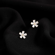 Earthen 2021 white zircons sparkling brief elegance to temperamental flower ear-to-ear clip silver