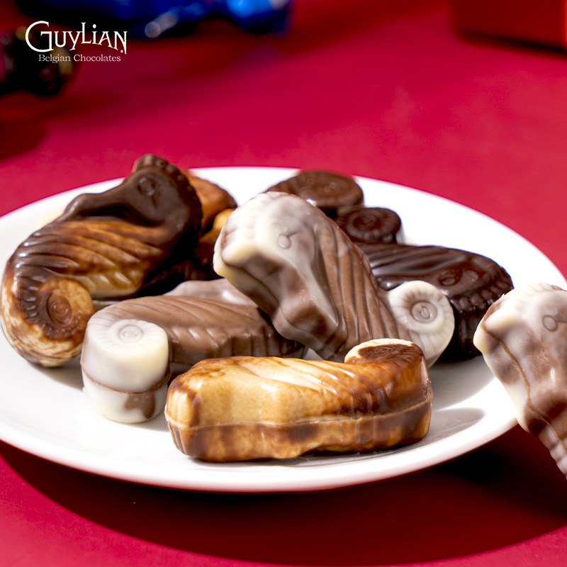 Guylian 吉利莲 日日红 比利时榛子牛奶夹心巧克力 新年礼盒 521g约50颗 天猫优惠券折后￥129包邮（￥199-70）