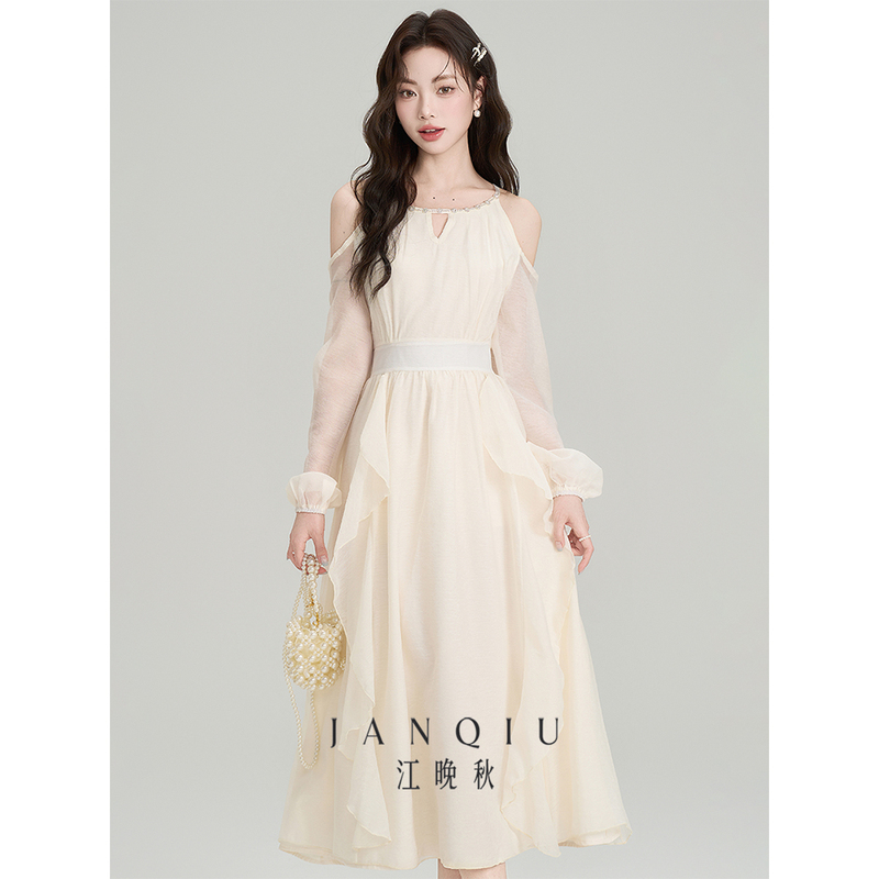 Jiang Wanzhou's Seaside Outfit: a Holiday-Style Halter Neck Off-Shoulder Dress for Women, Summer Fairy Dress with Ruffled Long Skirt