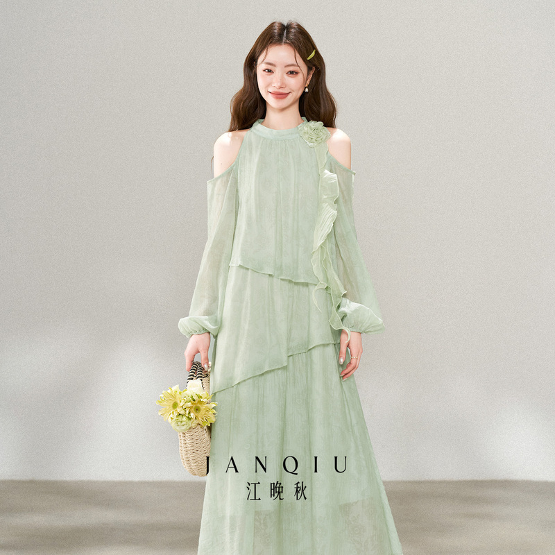 French-Style Stunning Off-Shoulder Halter Dress for Women, 2026 Early Autumn New Holiday Style Loose Slimming Tiered Dress French-Style Stunning Off-Shoulder Halter Dress for Women, 2026 Early Autumn New Holiday Style Loose Slimming Tiered Dress