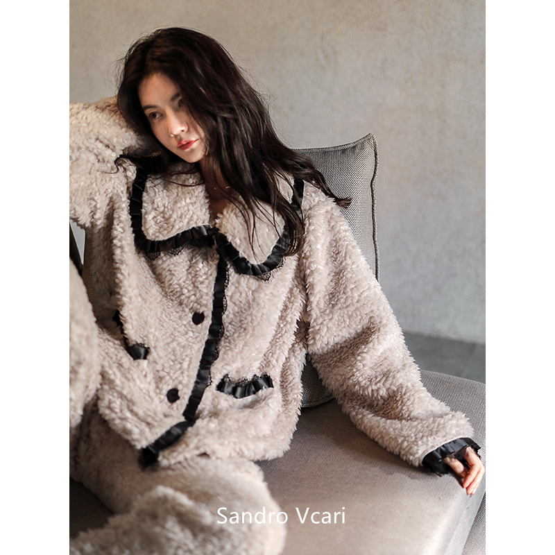Sandro Vicari lady lady lady with light luxury coral plush thickening in winter and leaving a simple home suit