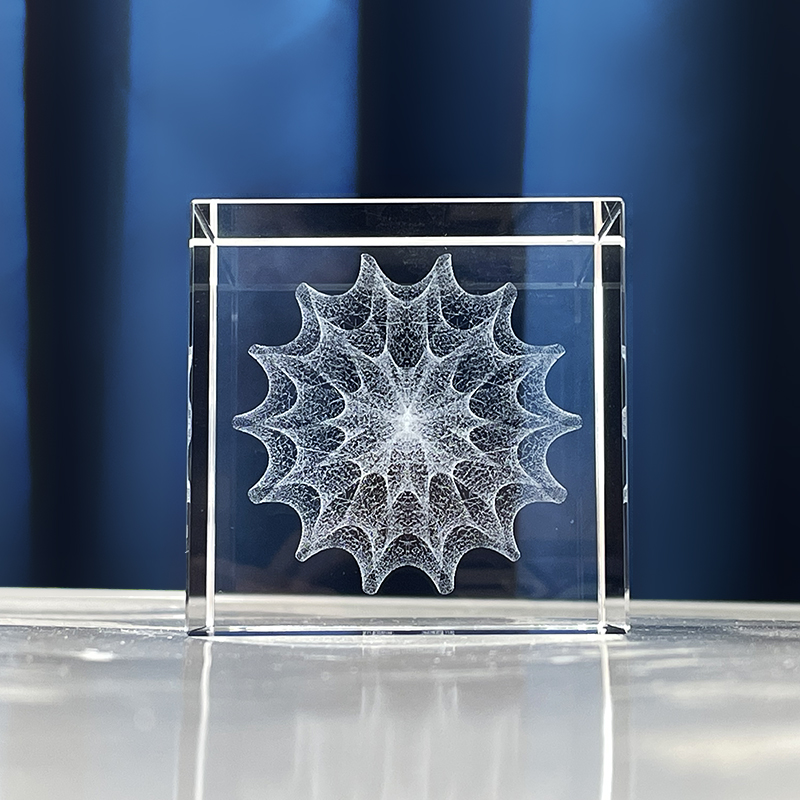 カラビキウ多様体モデルと周囲の幾何学的な装飾の数学的美しさは、教師と大学院生への創造的な贈り物です 2024