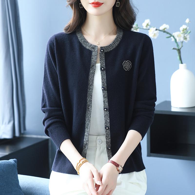 Autumn and Winter New High-End Cashmere Cardigan for Women, Fashionable Color-Blocked Knitted Cardigan, Stylish Mother's Wear Wool Sweater Jacket for Women Autumn and Winter New High-End Cashmere Cardigan for Women, Fashionable Color-Blocked Knitted Cardigan, Stylish Mother's Wear Wool Sweater Jacket for Women