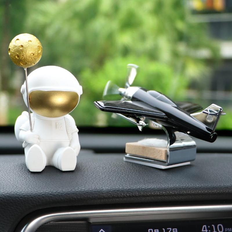Car Solar Plane Astronaut Aromatherapy Perfume Ornament Creative Personality Male Car Net Red Car Interior Decoration