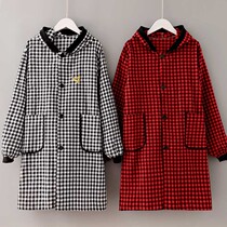 Is wearing a pretty foreign pistachic skirt lady fashion hood work suit little sub winter long manmade man work big coat