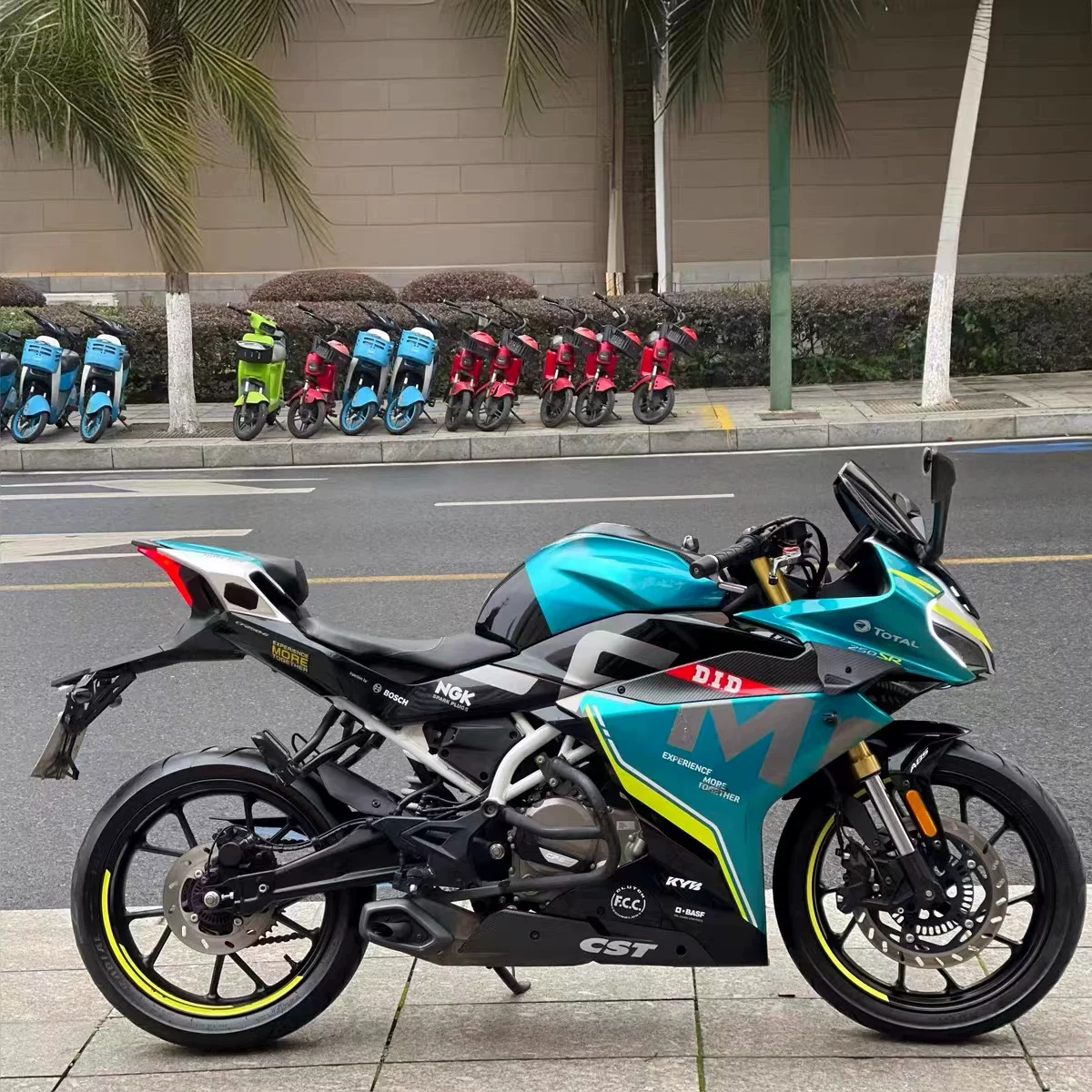 Спортивный автомобиль Chunfeng SR250CC NK250 Edward Spray Water Cold Street car ST NK150 тяжелый локомотив сложный мотоцикл