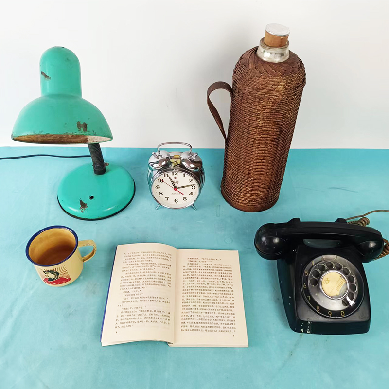 Old-style Table Lights Old objects Rural old cargo hand-made bamboo warming bottles Cebu film props small alarm clock