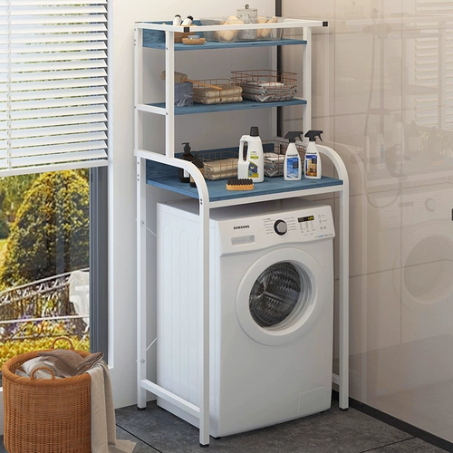 Компания в ванной комнате приземляется на стену туалетной ванной туалет, на полке ручного бассейна, стиральная машина для хранения туалетов