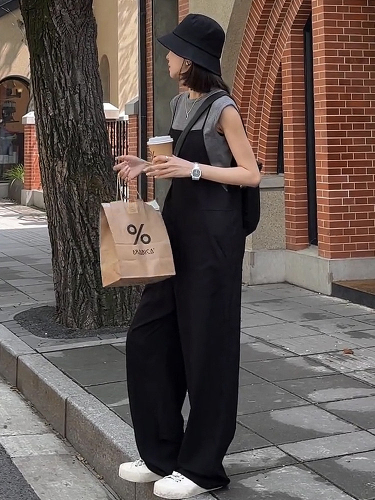 レディース夏新作 ブラックサスペンダー付きワイドレッグパンツスーツ、小柄でスリムに見えるグレーTシャツ＋ゆったりオーバーオールツーピースセット