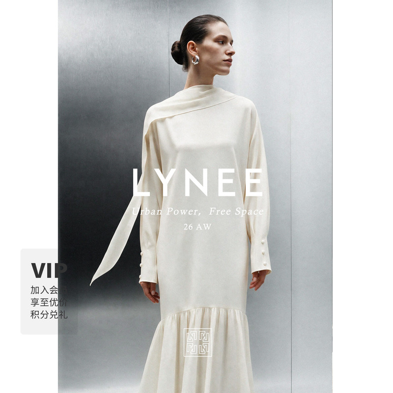 Lynee【Black Label Pear Mountain】White Acetate Dress with Ribbon Stitching, Loose and High-End Long Dress, Autumn 2026 Lynee【Black Label Pear Mountain】White Acetate Dress with Ribbon Stitching, Loose and High-End Long Dress, Autumn 2026