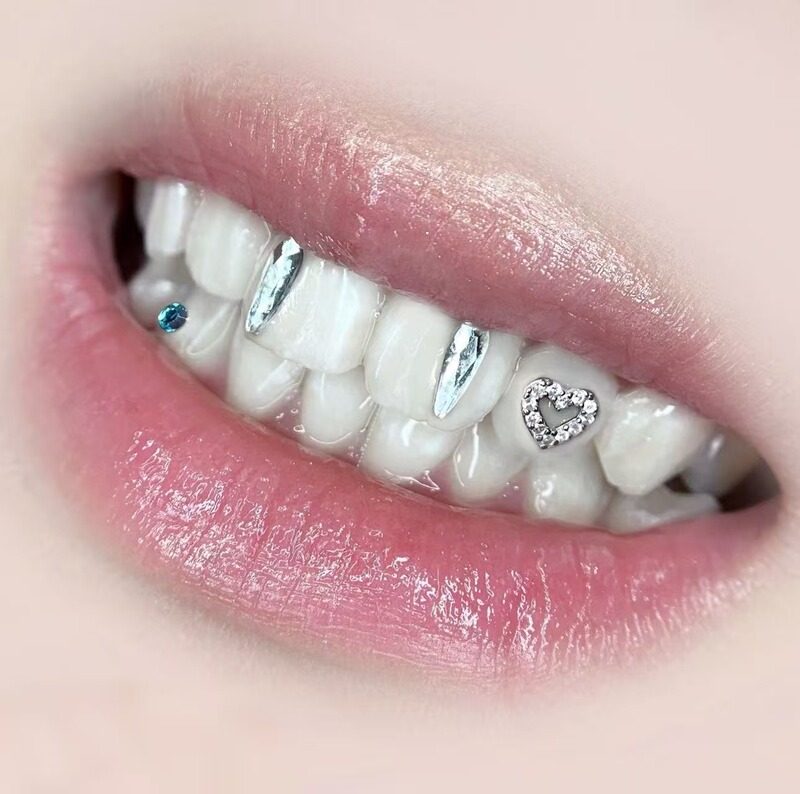 Sparkling Diamond Tooth Jewelry DIY Self-Adhesive Kit, Non-Damaging to Teeth, Unique and Trendy Heart-Shaped Tooth Jewelry for Girls