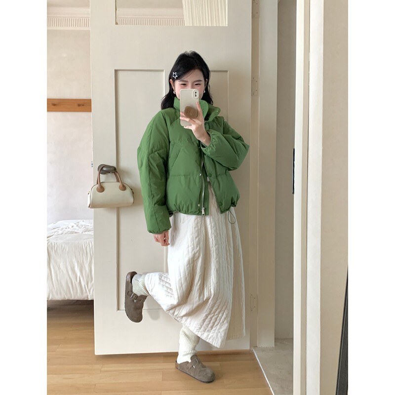 2026 Winter New Green down Jacket for Women, Loose Fit, Versatile Short Style, Petite, High-End Feel, Thickened and Warm Coat 2026 Winter New Green down Jacket for Women, Loose Fit, Versatile Short Style, Petite, High-End Feel, Thickened and Warm Coat