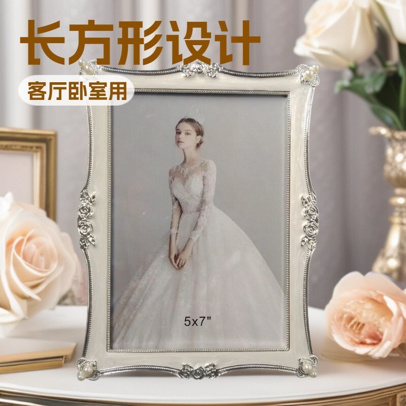 Simple, Stylish, and Eco-Friendly Zinc Alloy Metal Photo Frame, Photo Frame for Photo Studios, Display Stand for Model Rooms