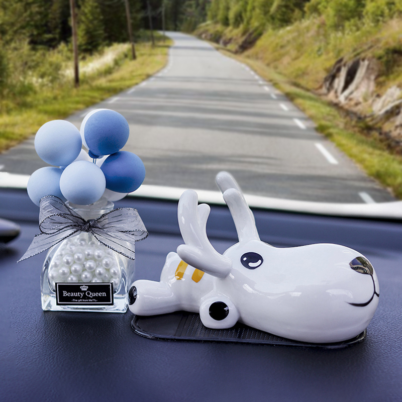 A deer Ping An auto swing piece personality creative male lady On-board Incense decoration Supplies big All-in-the-car Fragrance