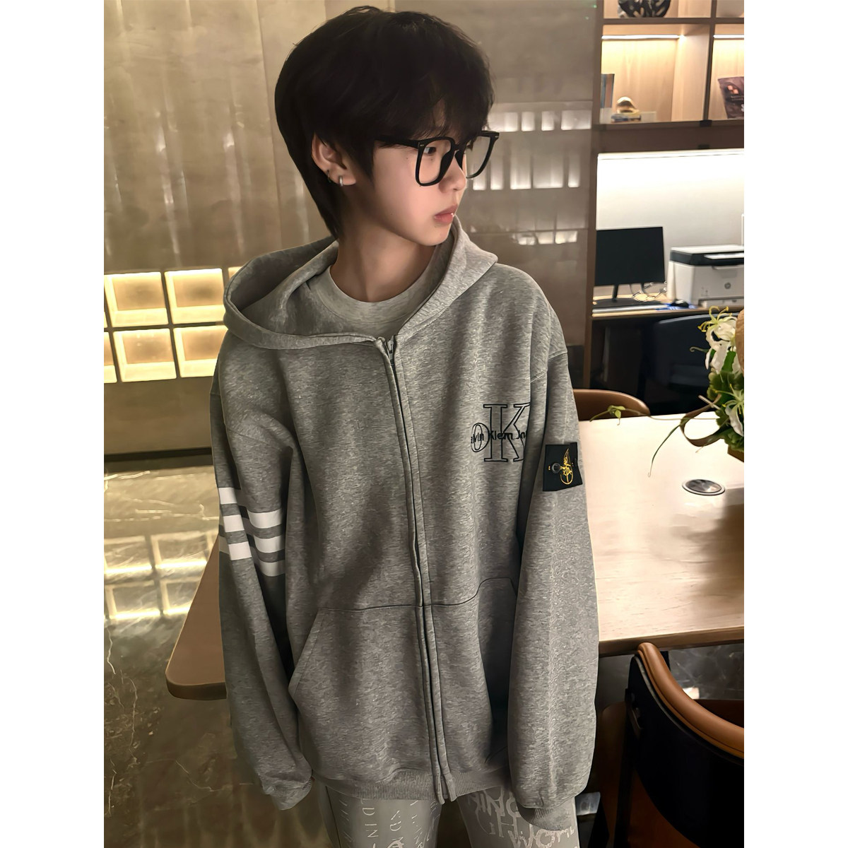 国潮牌美式徽章三条杠连帽卫衣男春秋少年感痞帅字母刺绣开衫外套