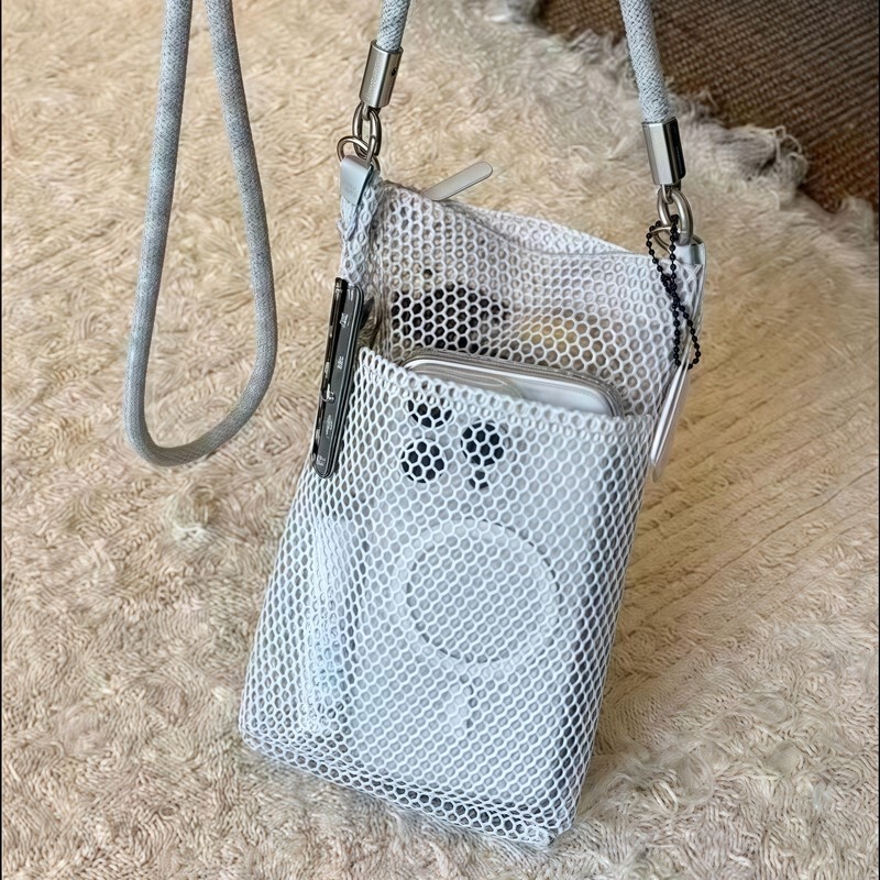 Xiaohongshu Same Style Mesh Phone Bag for Women 2025 Summer New Hollow Shoulder Bag Crossbody Mesh Storage Bag Xiaohongshu Same Style Mesh Phone Bag for Women 2025 Summer New Hollow Shoulder Bag Crossbody Mesh Storage Bag