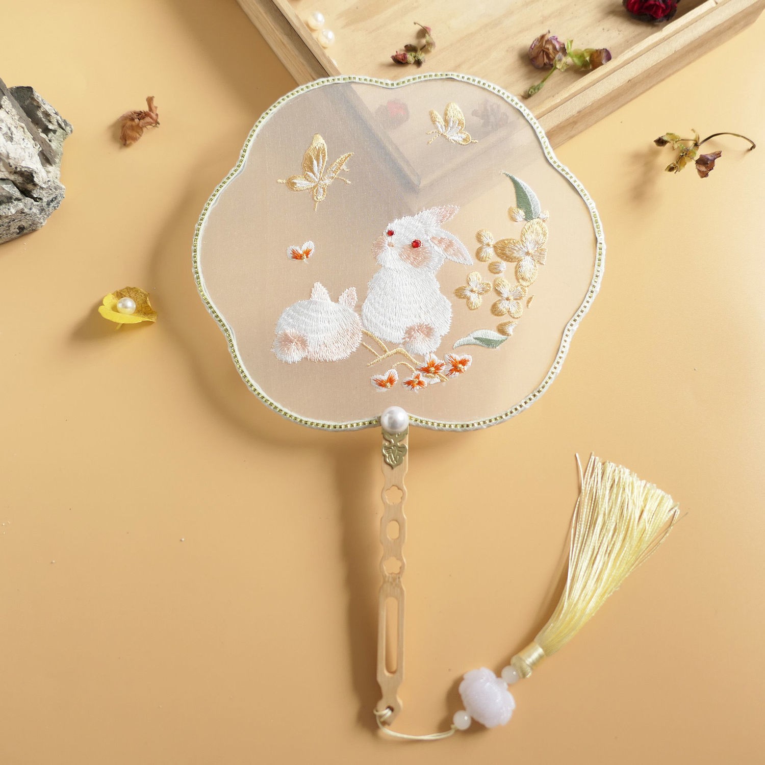 Alien hand-held fan cheongsam Hanfu Tang style semi-permeable ancient fairy double-sided embroidered rabbit pearl butterfly