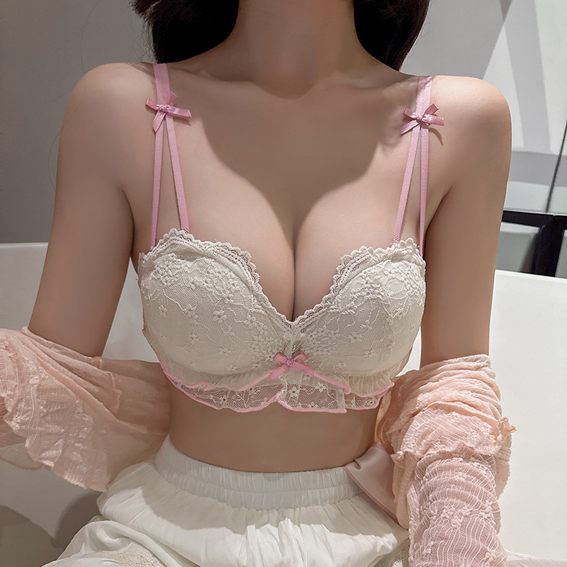Japanese-Style Sweet Lingerie for Women with Small Busts, Push-Up for Flat Chests, Sexy Lace, Side Breast Support, Red Bra for the Year of Birth Japanese-Style Sweet Lingerie for Women with Small Busts, Push-Up for Flat Chests, Sexy Lace, Side Breast Support, Red Bra for the Year of Birth