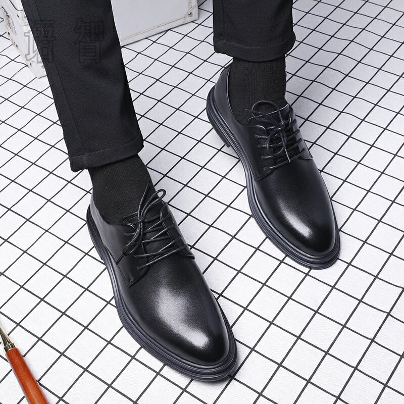 Business dress shoes men leather married groom and Han edition trendy youth breathable English autumn hollow casual shoes