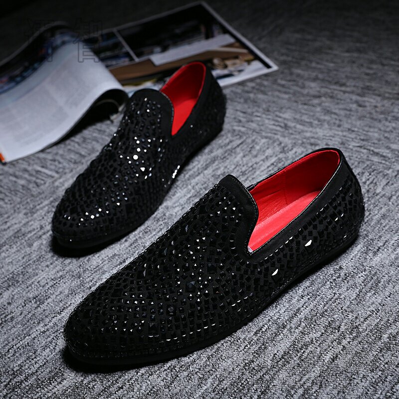 New Korean version of foot casual personality furniture shoes with a low-foot drill trend for men fashionable bean shoes
