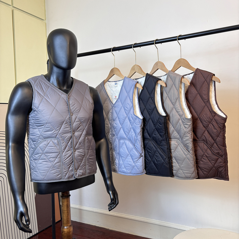 Lightweight Quilted Cotton Vest for Men and Women, Autumn and Winter Fleece-Lined, Thickened, Warm, Versatile V-Neck Vest, Trendy Cotton Gilet Lightweight Quilted Cotton Vest for Men and Women, Autumn and Winter Fleece-Lined, Thickened, Warm, Versatile V-Neck Vest, Trendy Cotton Gilet