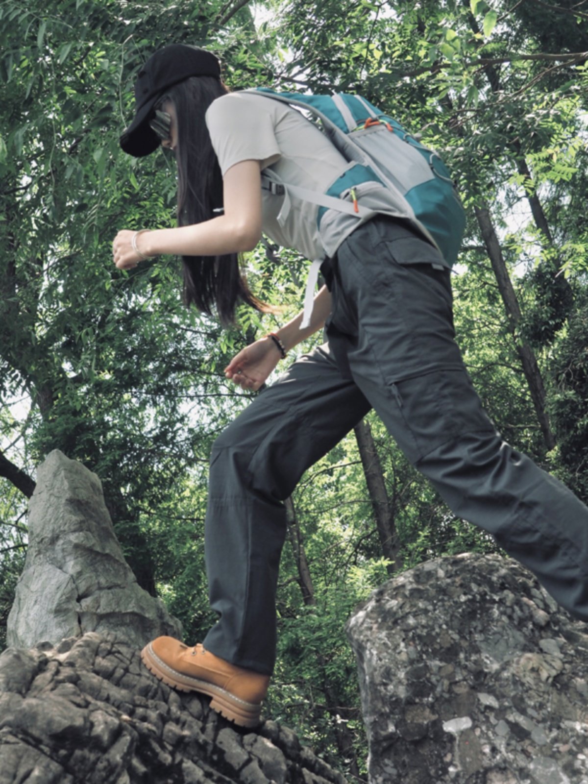 Outdoor Autumn Work Pants for Women, Windproof, Waterproof, Quick-Drying Straight-Leg Hiking and Mountaineering Pants, Fleece-Lined and Thickened Softshell Pants for Men