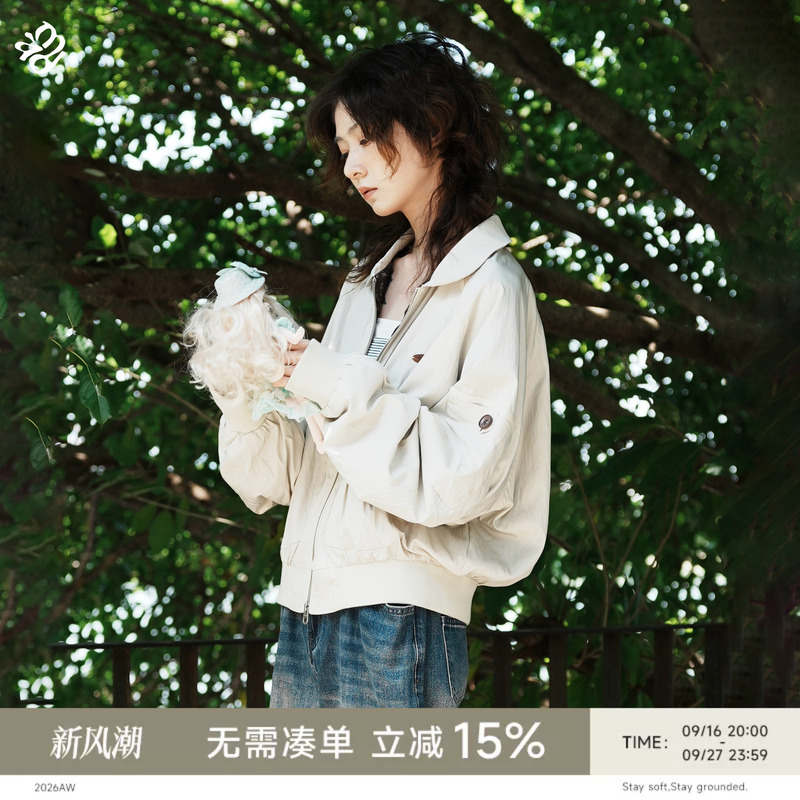 Madgood Early Autumn Japanese Style Pearlescent Glossy Texture Lapel Double Pocket Short Jacket Madgood Early Autumn Japanese Style Pearlescent Glossy Texture Lapel Double Pocket Short Jacket