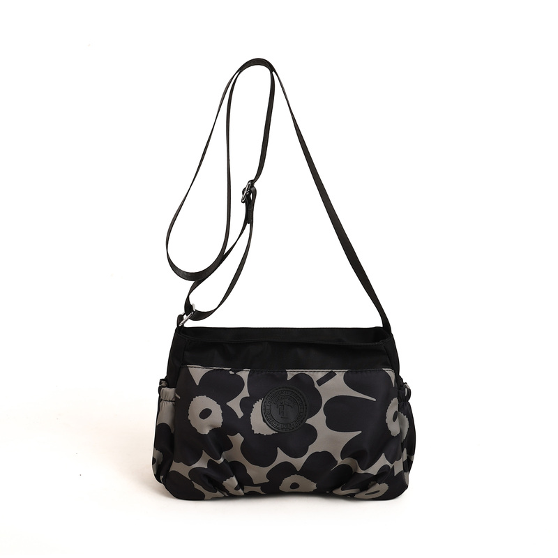 New Retro Multi-Pocket Shoulder Crossbody Bag Outdoor Messenger Bag Hong Kong Style