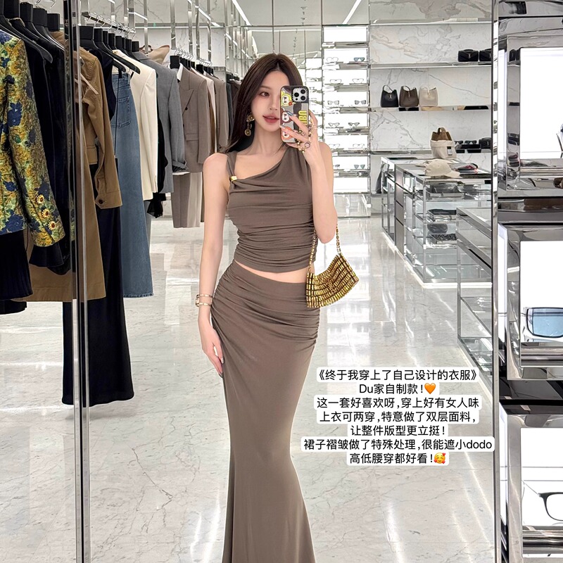 Hello 17「California Party」Asymmetrical Off-Shoulder Top and Pleated Bodycon Long Skirt Set for Summer