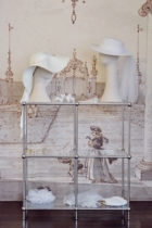 Medieval ins multi-layer stainless steel glass bookshelf placed floor-to-ceiling storage rack kitchen against the wall entrance table display stand