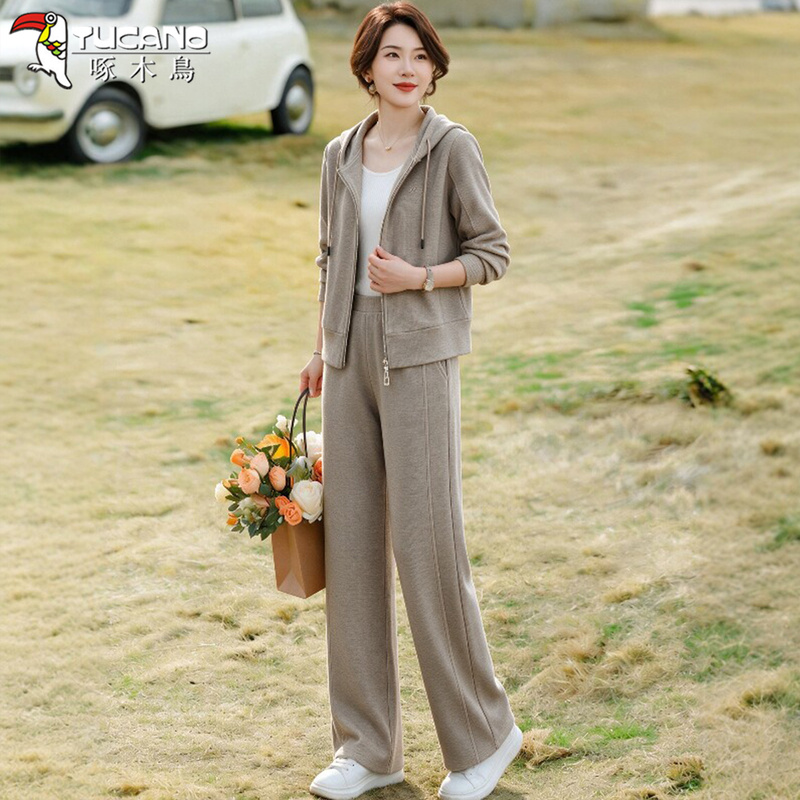 Woodpecker Fashion Hooded Sweatshirt Set Spring and Autumn 2026 New Women's Early Autumn Sporty Outfit Stylish Two-Piece Set Woodpecker Fashion Hooded Sweatshirt Set Spring and Autumn 2026 New Women's Early Autumn Sporty Outfit Stylish Two-Piece Set