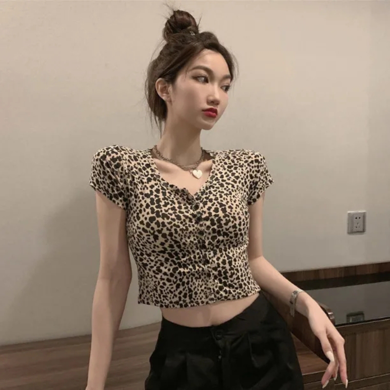 Sexy Pure Desire Style Leopard Print Short-Sleeved T-Shirt for Women, Summer 2026 New High-Waisted Crop Top with Exposed Navel Design Sexy Pure Desire Style Leopard Print Short-Sleeved T-Shirt for Women, Summer 2026 New High-Waisted Crop Top with Exposed Navel Design