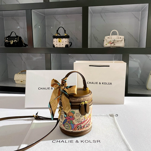 Гонконг Чали и Колср подлинный кожаный цвет цвет маленький мешок с цилиндром 2025 Новая модная рука