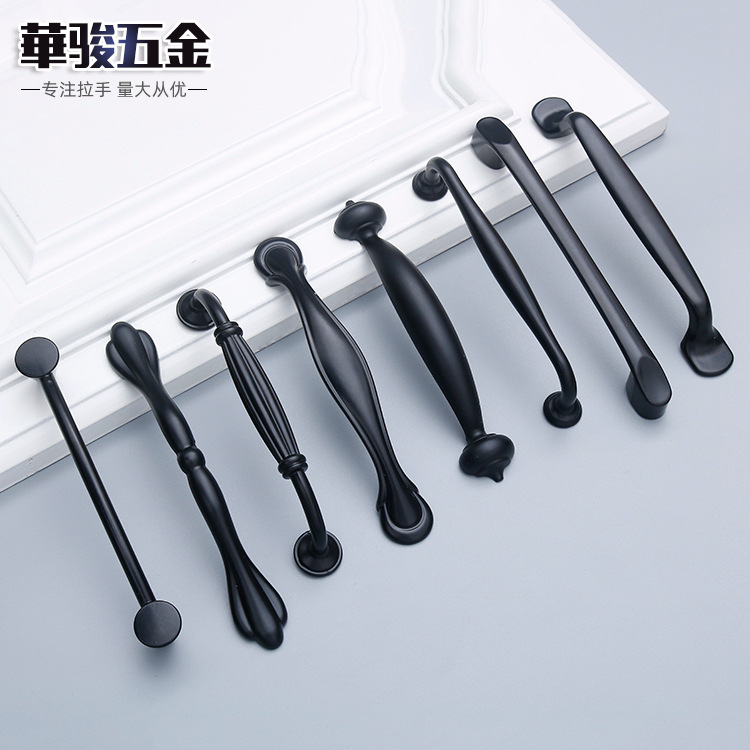 Manufacturers are directly supplied to modern minimal American zinc alloy black handle drawer furniture hardware wardrobe door handle