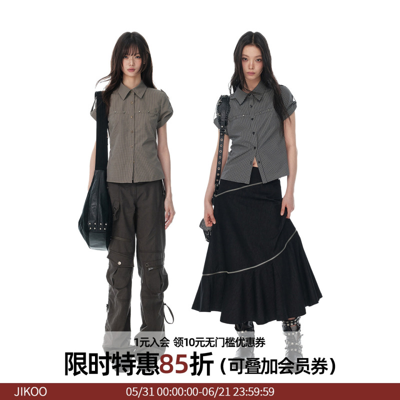 Jikoo【Gray Cross Badge】Korean Style Shirt, Vintage Plaid Waist-Cinching Studded Shirt, Women's Short-Sleeved Slimming Top