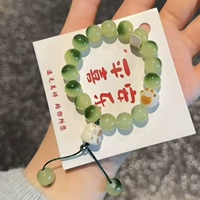 Пьяный кошачий когтя Браслет перед цветами