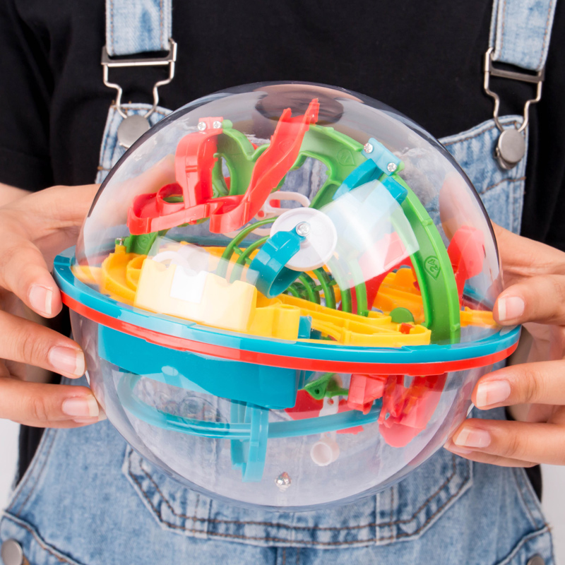 Children are focused on thinking training toys 3D cube magic flying saucer labyrinth