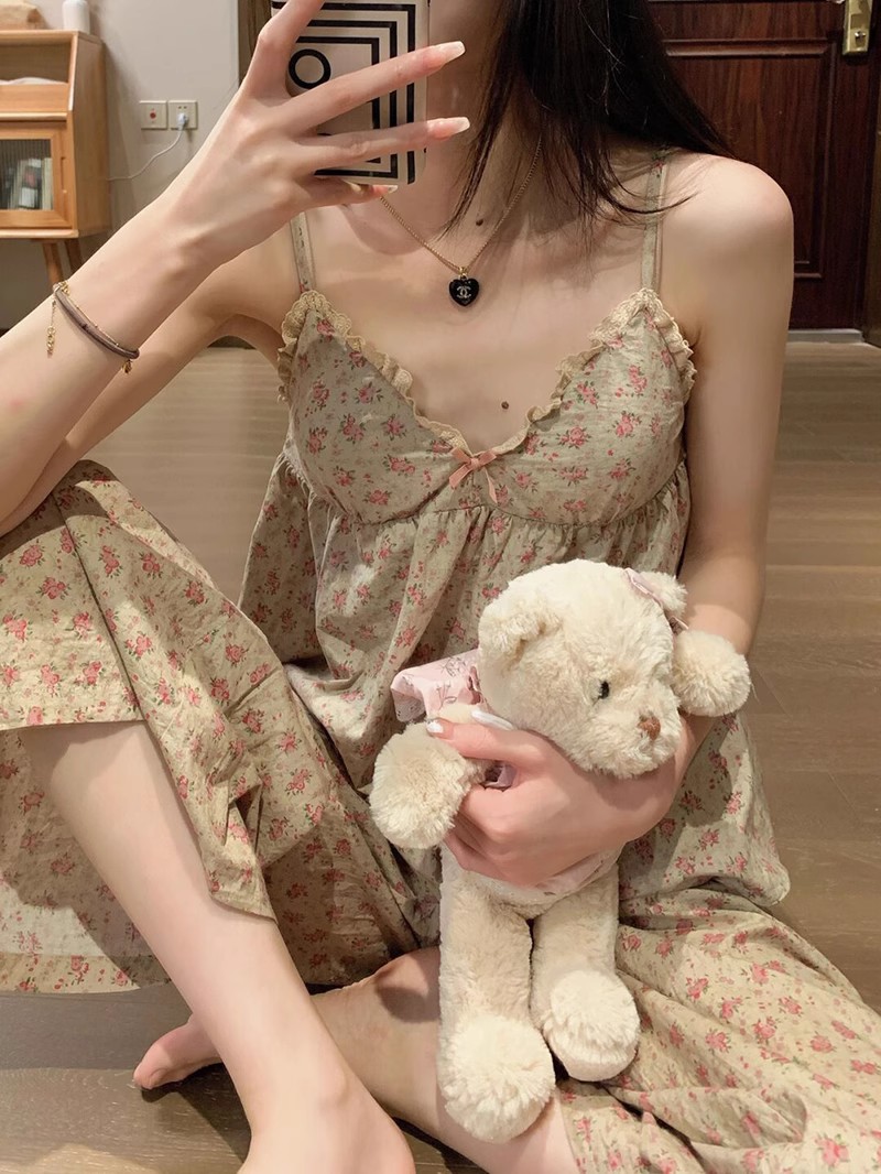 <!--带胸垫睡衣女士夏款甜美可爱碎花吊带家居服夏季短袖长裤夏天套装-->