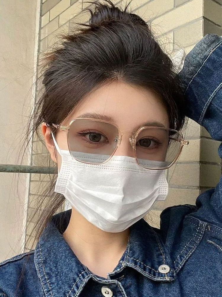 Color-Changing Myopia Glasses for Women, Ultra-Light, Trendy, Cool Tea-Colored Transparent Frame, High-Value, Large Frame, Slimming, Natural Look, Non-Prescription Glasses