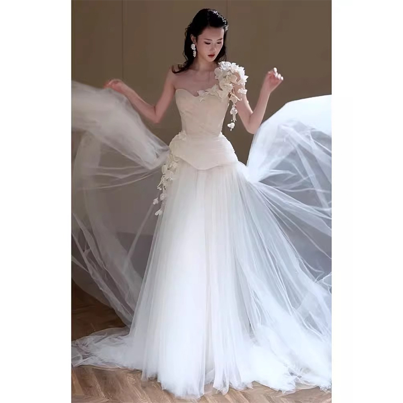 French-Style Strapless Light Wedding Dress 2026 New Model Bride High-End Fairy-Like White Gown for Reception and Departure