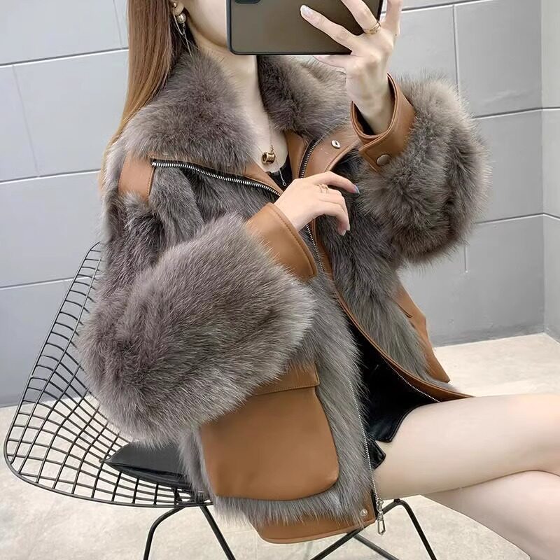 Young Fur 2026 New Women's Short High-End Slimming Fox Fur Coat Genuine Leather Fur Integrated Coat Winter Hot Item