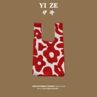 Красная сумка, в цветочек