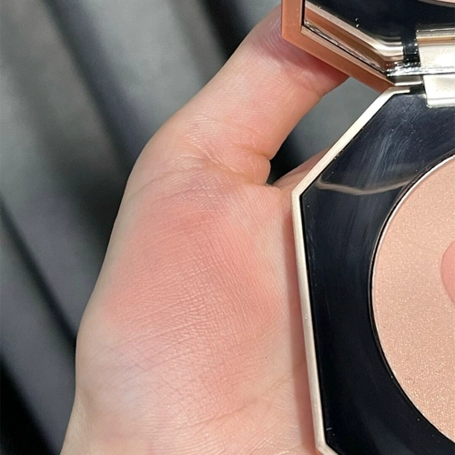 Карамельное сухое молоко с розой в составе, румяна, хайлайтер, на каждый день